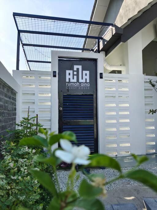 Rumah Aina Homestay Bukit Changgang Private Pool Kampong Melot Екстериор снимка