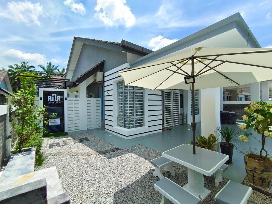 Rumah Aina Homestay Bukit Changgang Private Pool Kampong Melot Екстериор снимка