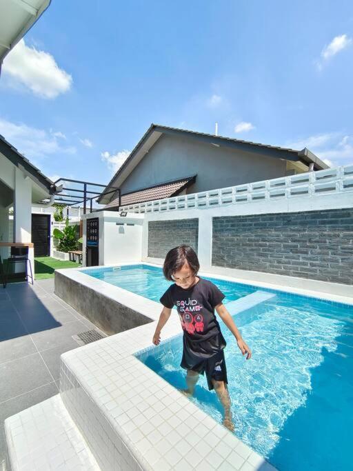 Rumah Aina Homestay Bukit Changgang Private Pool Kampong Melot Екстериор снимка