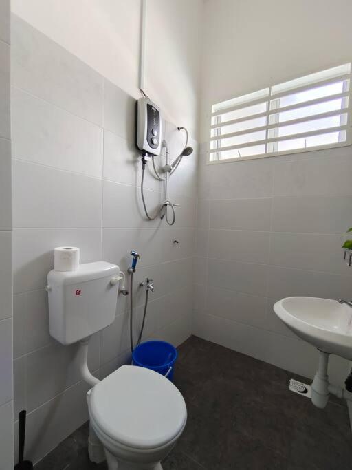 Rumah Aina Homestay Bukit Changgang Private Pool Kampong Melot Екстериор снимка