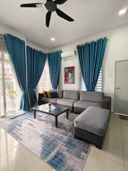 Rumah Aina Homestay Bukit Changgang Private Pool Kampong Melot Екстериор снимка