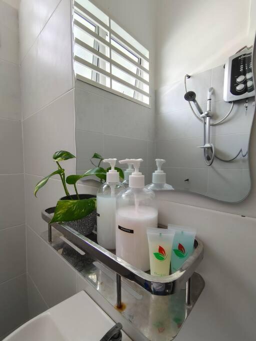 Rumah Aina Homestay Bukit Changgang Private Pool Kampong Melot Екстериор снимка