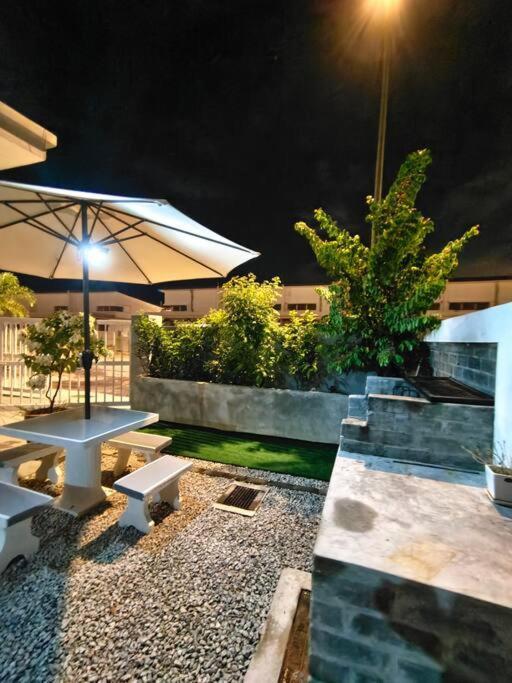 Rumah Aina Homestay Bukit Changgang Private Pool Kampong Melot Екстериор снимка
