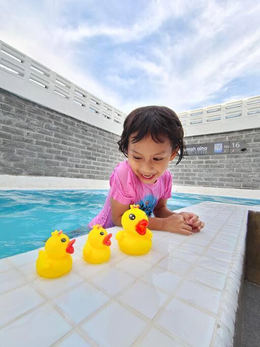 Rumah Aina Homestay Bukit Changgang Private Pool Kampong Melot Екстериор снимка