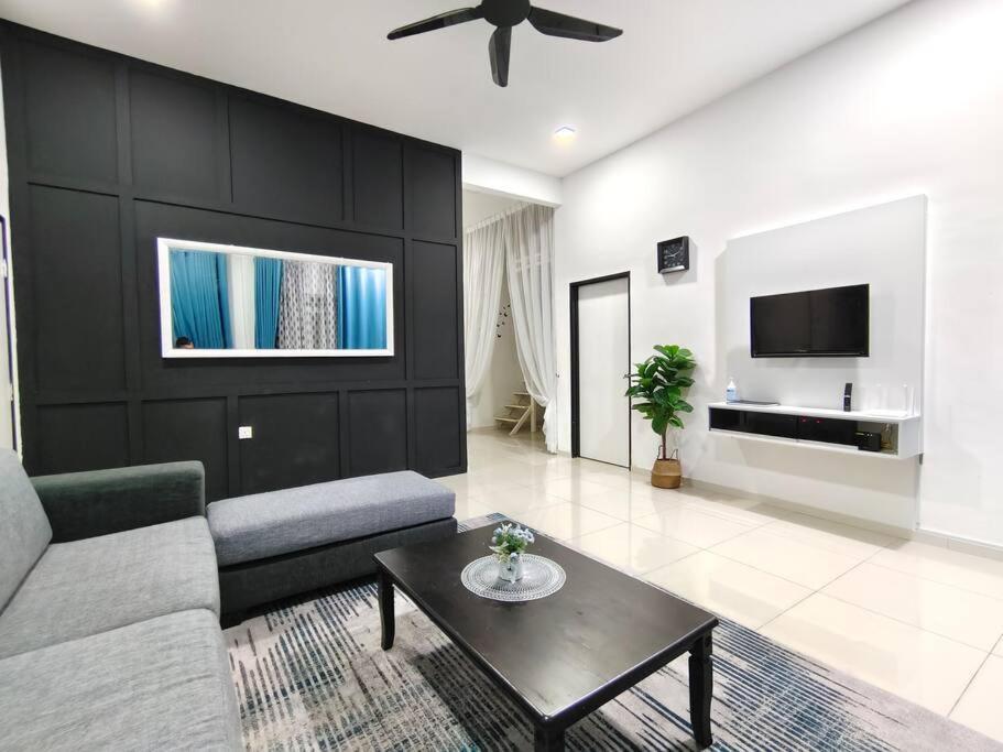 Rumah Aina Homestay Bukit Changgang Private Pool Kampong Melot Екстериор снимка
